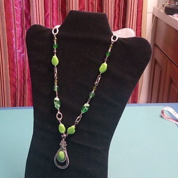 Ann Cichon Signed Green Cabochon Silver Tone Metal Green Beads Cottagecore - Picture 2 of 10